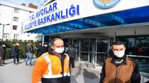 AVCILAR BELEDİYESİ İŞÇİSİ SOKAKTA BULDUĞU ENGELLİ MAAŞINI SAHİBİNE TESLİM ETTİ